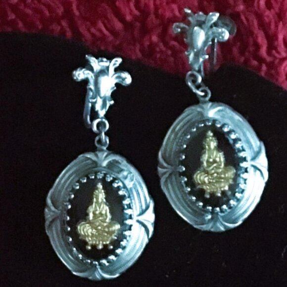 1950s Royal Crest Reverse Glass Cabochon Buddhist Deity Brooch and Earring Set - Picture 5 of 12